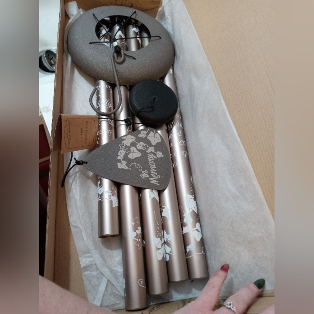 BNIB In Memory Windchimes - Picture 2 of 2